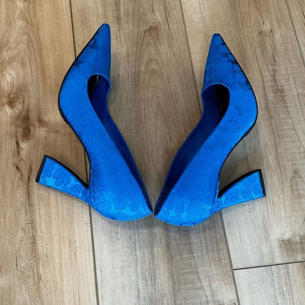 NWT Gianni Bini Blue Satin Embossed Floral Heels-Stiletto Closed Toe Size 8 1/2 - Picture 7 of 15